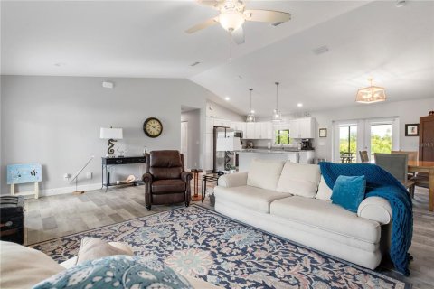 Снять в аренду виллу или дом в Порт-Шарлотт, Флорида 6 комнат, 152.36м2, № 1917131 - фото 13