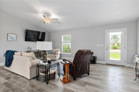 Снять в аренду виллу или дом в Порт-Шарлотт, Флорида 6 комнат, 152.36м2, № 1917131 - фото 15