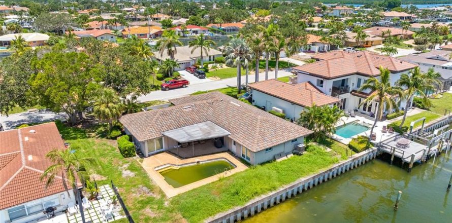 Casa en Saint Petersburg, Florida 4 dormitorios, 202.53 m2 № 1911179