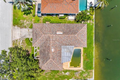 House in Saint Petersburg, Florida 4 bedrooms, 202.53 sq.m. № 1911179 - photo 15