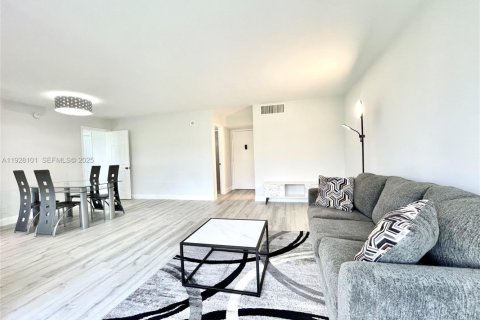 Снять в аренду кондоминиум в Санни-Айлс-Бич, Флорида 1 спальня, 71.26м2, № 1988275 - фото 9