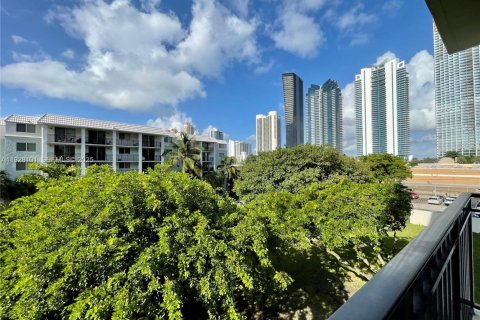 Снять в аренду кондоминиум в Санни-Айлс-Бич, Флорида 1 спальня, 71.26м2, № 1988275 - фото 7