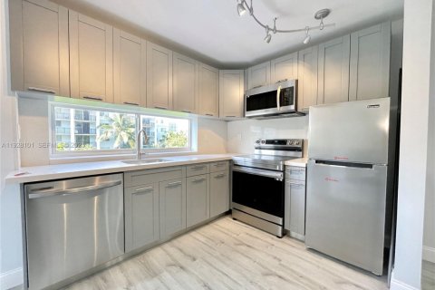 Снять в аренду кондоминиум в Санни-Айлс-Бич, Флорида 1 спальня, 71.26м2, № 1988275 - фото 3