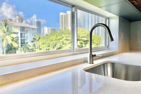 Снять в аренду кондоминиум в Санни-Айлс-Бич, Флорида 1 спальня, 71.26м2, № 1988275 - фото 6