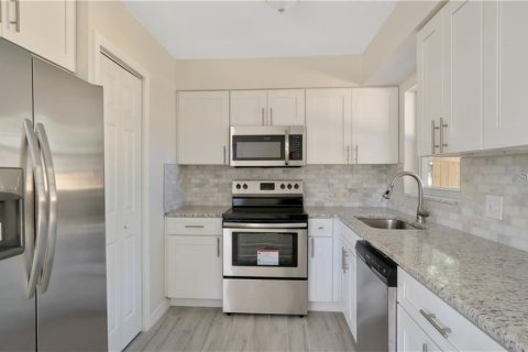 Villa ou maison à louer à Tampa, Floride: 3 chambres, 96.15 m2 № 2431142 - photo 8