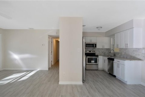 Villa ou maison à louer à Tampa, Floride: 3 chambres, 96.15 m2 № 2431142 - photo 5