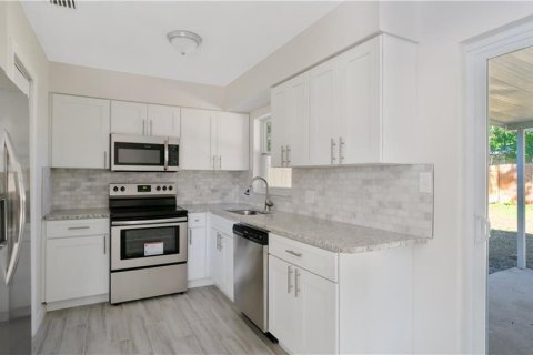 Villa ou maison à louer à Tampa, Floride: 3 chambres, 96.15 m2 № 2431142 - photo 7