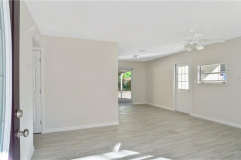 Villa ou maison à louer à Tampa, Floride: 3 chambres, 96.15 m2 № 2431142 - photo 4