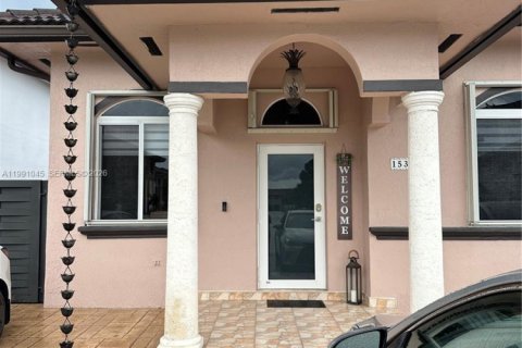 Casa en alquiler en Miami, Florida, 3 dormitorios, 117.8 m2 № 2057350 - foto 3