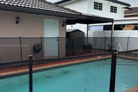 Casa en alquiler en Miami, Florida, 3 dormitorios, 117.8 m2 № 2057350 - foto 26