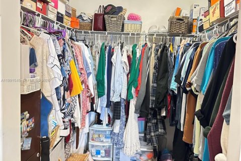 Casa en alquiler en Miami, Florida, 3 dormitorios, 117.8 m2 № 2057350 - foto 15