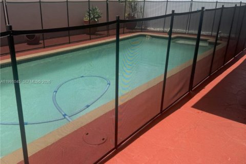 Casa en Miami, Florida 3 dormitorios, 117.8 m2 № 2057350
