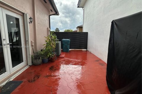 Casa en alquiler en Miami, Florida, 3 dormitorios, 117.8 m2 № 2057350 - foto 28