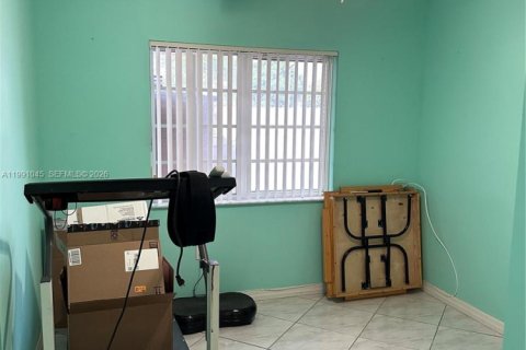 Casa en alquiler en Miami, Florida, 3 dormitorios, 117.8 m2 № 2057350 - foto 19