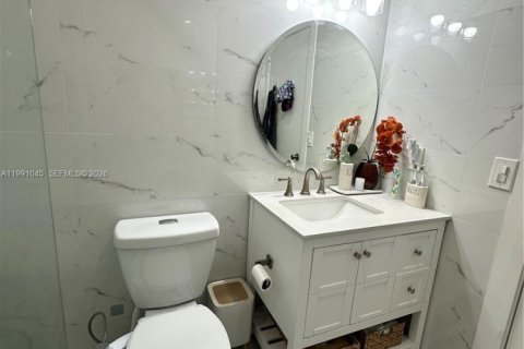 Casa en alquiler en Miami, Florida, 3 dormitorios, 117.8 m2 № 2057350 - foto 18