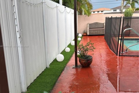 Casa en alquiler en Miami, Florida, 3 dormitorios, 117.8 m2 № 2057350 - foto 29