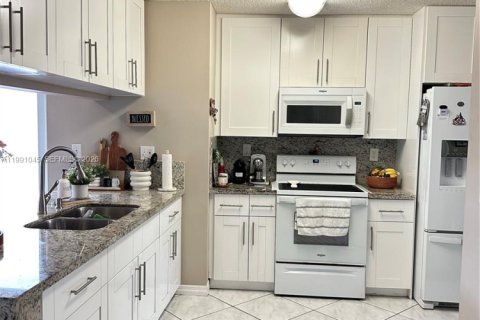 Casa en alquiler en Miami, Florida, 3 dormitorios, 117.8 m2 № 2057350 - foto 7