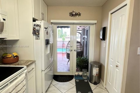 Casa en alquiler en Miami, Florida, 3 dormitorios, 117.8 m2 № 2057350 - foto 8