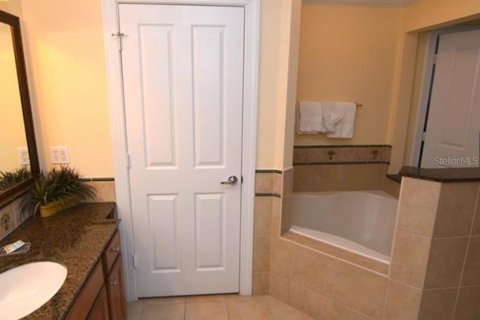 Condo in Four Corners, Florida, 3 bedrooms  № 1912331 - photo 3