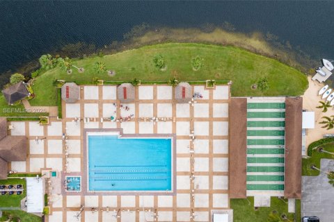 Condominio en alquiler en Pembroke Pines, Florida, 1 dormitorio, 63.64 m2 № 2025861 - foto 15