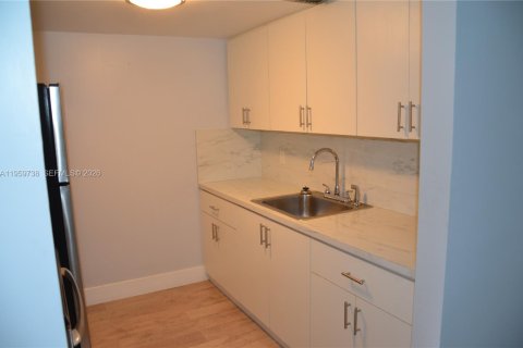 Condominio en alquiler en Pembroke Pines, Florida, 1 dormitorio, 63.64 m2 № 2025861 - foto 16