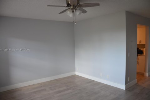 Condominio en alquiler en Pembroke Pines, Florida, 1 dormitorio, 63.64 m2 № 2025861 - foto 11
