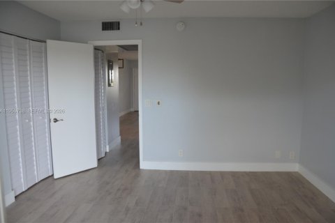 Condominio en alquiler en Pembroke Pines, Florida, 1 dormitorio, 63.64 m2 № 2025861 - foto 8