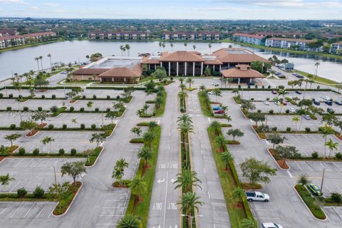 Condominio en alquiler en Pembroke Pines, Florida, 1 dormitorio, 63.64 m2 № 2025861 - foto 13