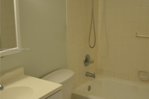Condominio en alquiler en Pembroke Pines, Florida, 1 dormitorio, 63.64 m2 № 2025861 - foto 7