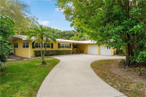 House in Vero Beach, Florida 3 bedrooms, 149.57 sq.m. № 1077527 - photo 1