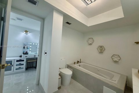 Condominio en alquiler en Aventura, Florida, 2 dormitorios, 125.42 m2 № 2024044 - foto 30