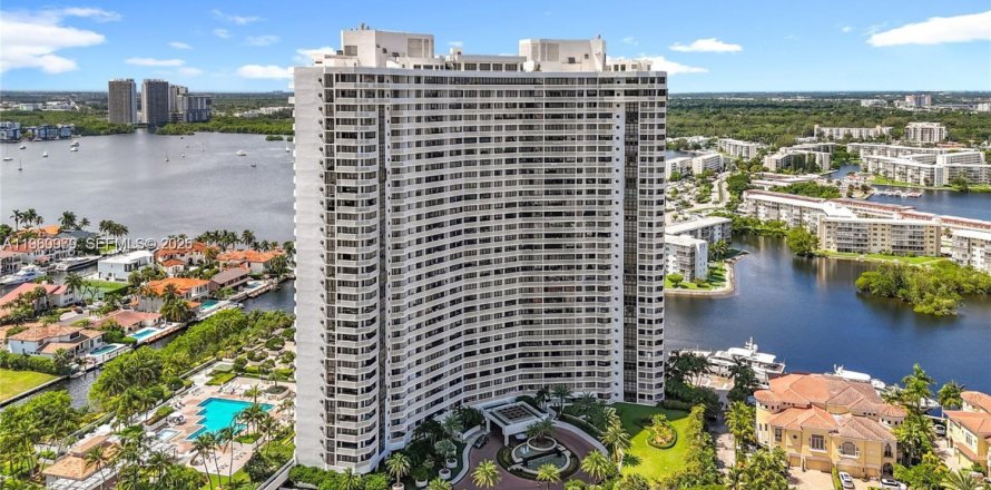 Condominio en Aventura, Florida, 2 dormitorios  № 2024044
