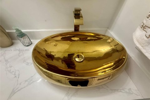 Condominio en alquiler en Aventura, Florida, 2 dormitorios, 125.42 m2 № 2024044 - foto 11