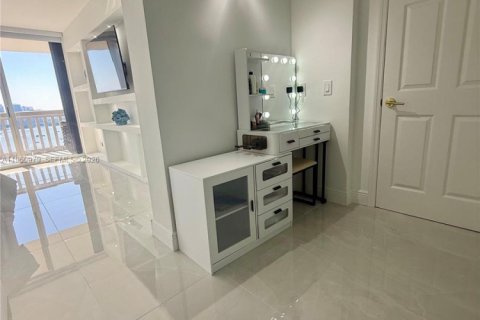 Condominio en alquiler en Aventura, Florida, 2 dormitorios, 125.42 m2 № 2024044 - foto 27