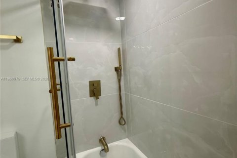 Condominio en alquiler en Aventura, Florida, 2 dormitorios, 125.42 m2 № 2024044 - foto 13