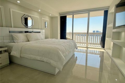 Condominio en alquiler en Aventura, Florida, 2 dormitorios, 125.42 m2 № 2024044 - foto 4