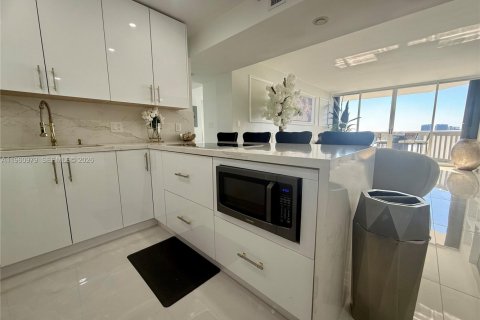 Condominio en alquiler en Aventura, Florida, 2 dormitorios, 125.42 m2 № 2024044 - foto 22