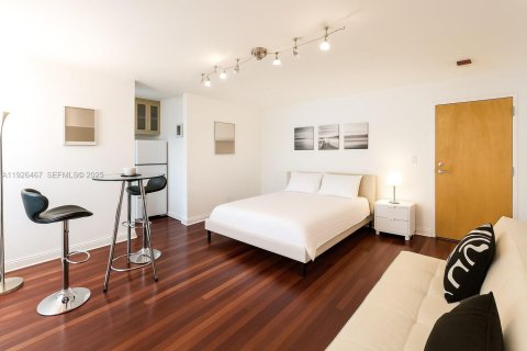 Condo in Miami Beach, Florida  № 1986390 - photo 2