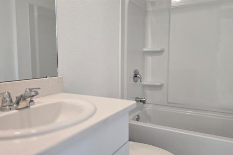 Townhouse in Poinciana, Florida 2 bedrooms, 109.62 sq.m. № 2219384 - photo 9
