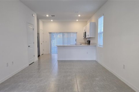 Townhouse in Poinciana, Florida 2 bedrooms, 109.62 sq.m. № 2219384 - photo 3