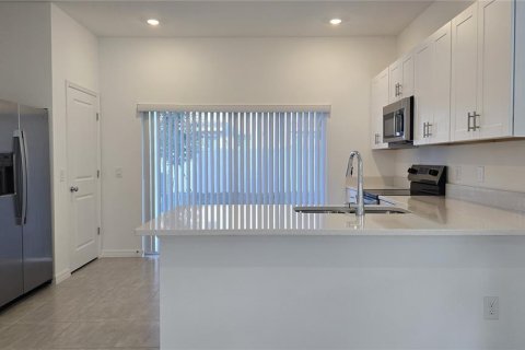 Townhouse in Poinciana, Florida 2 bedrooms, 109.62 sq.m. № 2219384 - photo 4