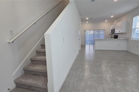 Townhouse in Poinciana, Florida 2 bedrooms, 109.62 sq.m. № 2219384 - photo 2