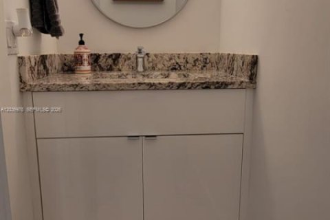 Touwnhouse à louer à Miami, Floride: 2 chambres, 165.37 m2 № 2155024 - photo 23