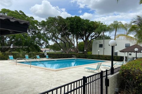 Touwnhouse à louer à Miami, Floride: 2 chambres, 165.37 m2 № 2155024 - photo 3