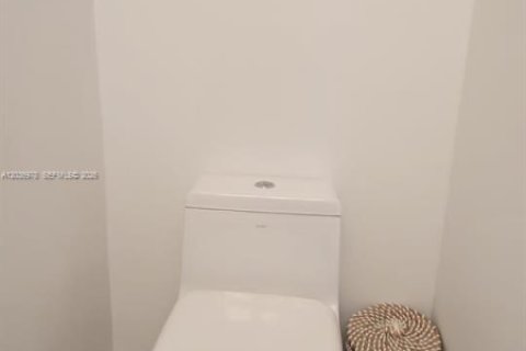 Touwnhouse à louer à Miami, Floride: 2 chambres, 165.37 m2 № 2155024 - photo 26