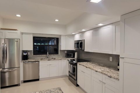 Touwnhouse à louer à Miami, Floride: 2 chambres, 165.37 m2 № 2155024 - photo 16