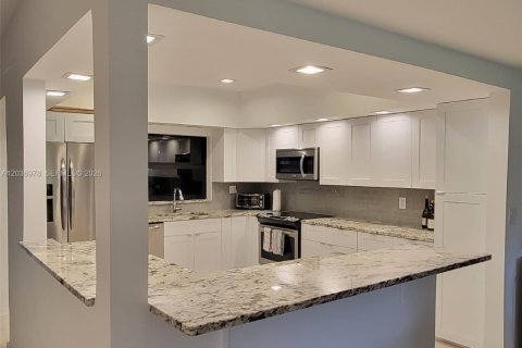 Touwnhouse à louer à Miami, Floride: 2 chambres, 165.37 m2 № 2155024 - photo 17