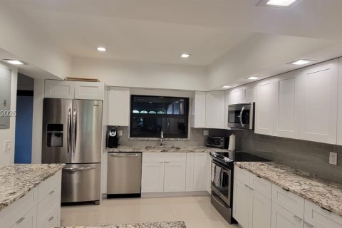Touwnhouse à louer à Miami, Floride: 2 chambres, 165.37 m2 № 2155024 - photo 14