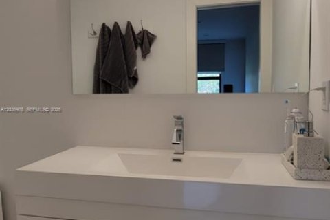 Touwnhouse à louer à Miami, Floride: 2 chambres, 165.37 m2 № 2155024 - photo 30