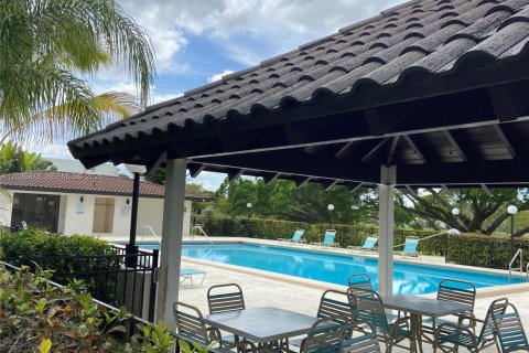 Touwnhouse à louer à Miami, Floride: 2 chambres, 165.37 m2 № 2155024 - photo 2